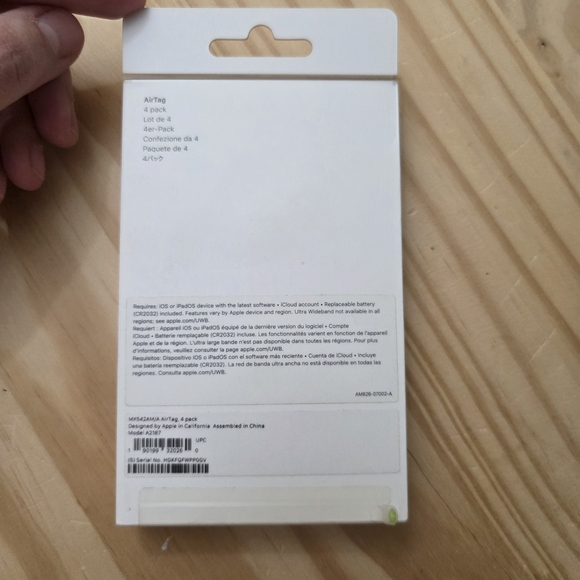 Apple AirTag 4-Pack — White and Silver Packaging - Picture 2 of 4